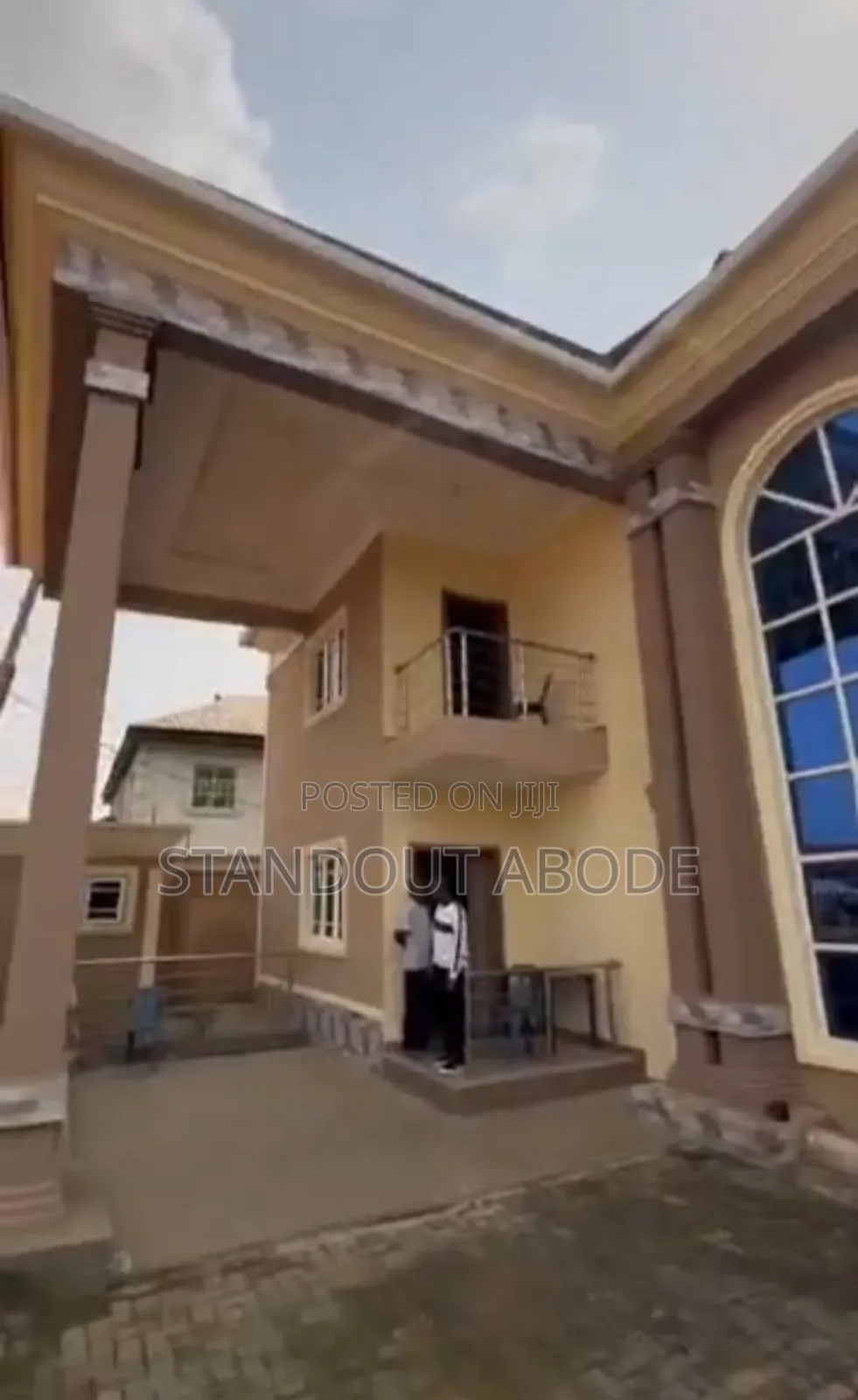 5bdrm Duplex in Inside Mercyland for sale in Baruwa