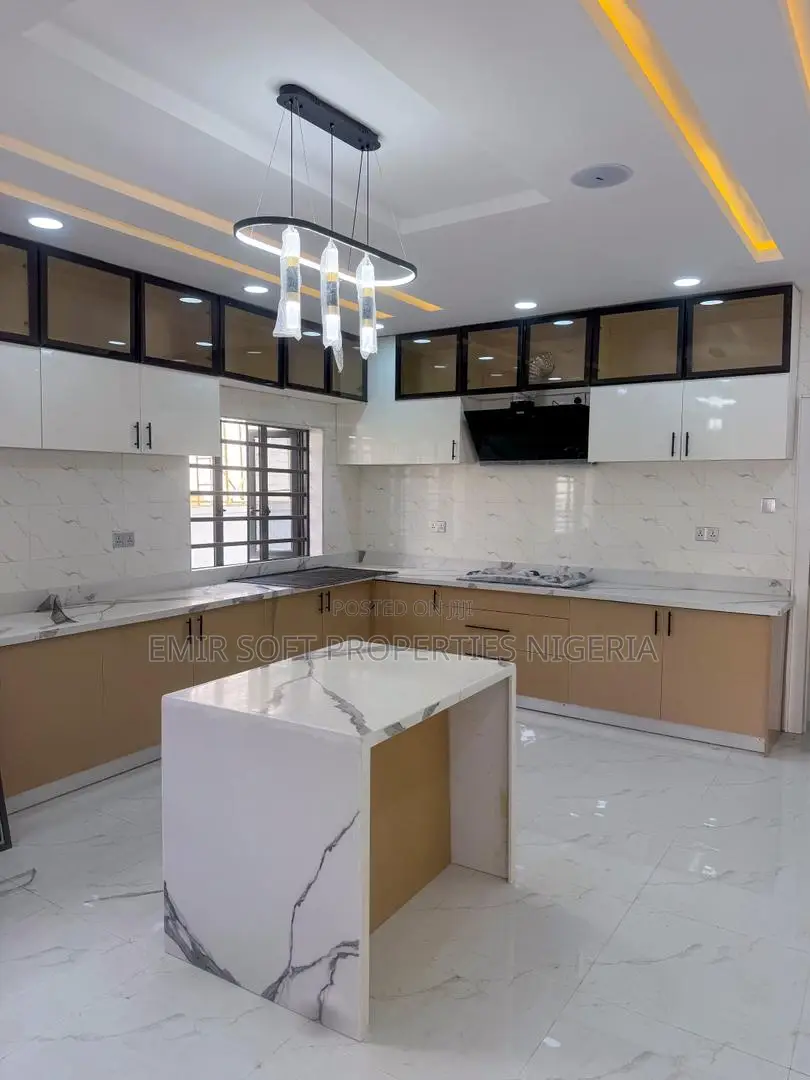 4bdrm Duplex in Olapade Agoro, Oluyole Estate for sale in Oluyole Estate