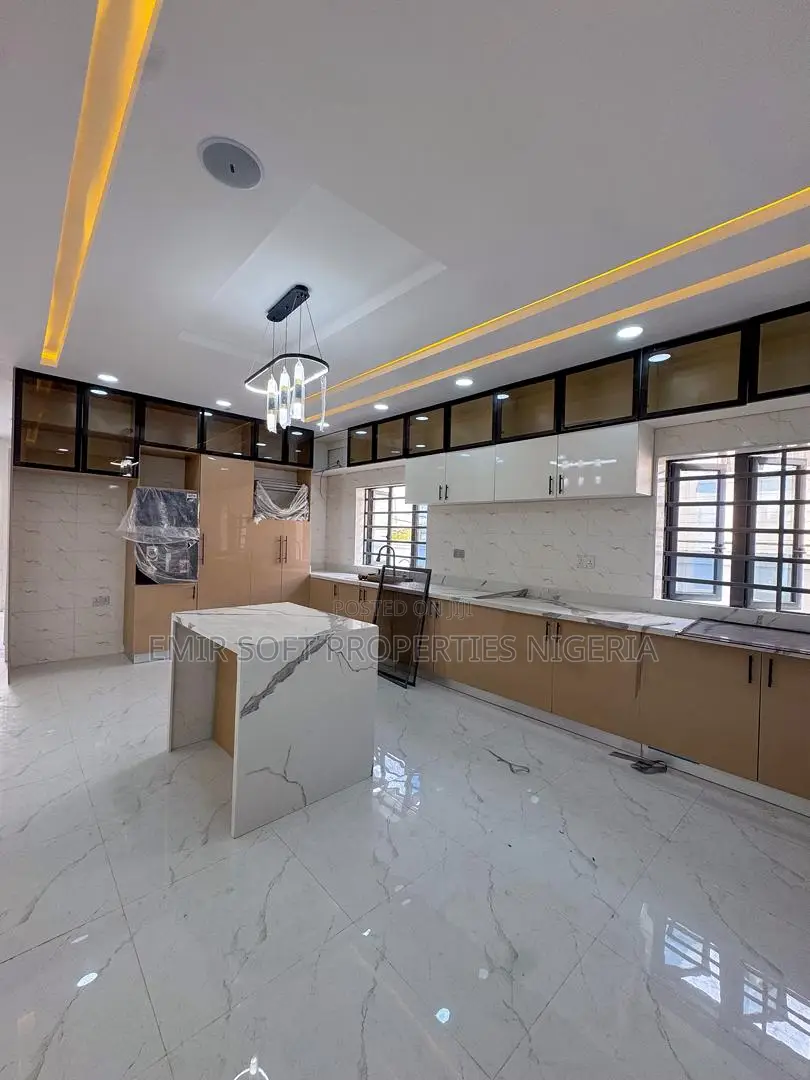 4bdrm Duplex in Olapade Agoro, Oluyole Estate for sale in Oluyole Estate