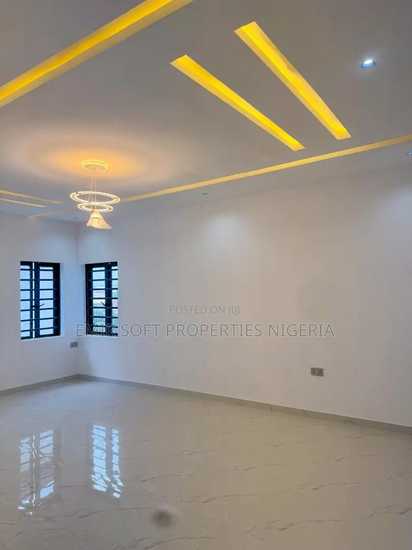 4bdrm Duplex in Olapade Agoro, Oluyole Estate for sale in Oluyole Estate