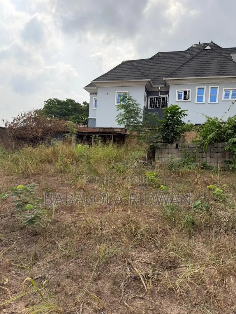 A Well Fenced Prime Residential Land Measuring 800sqm in Akala Express