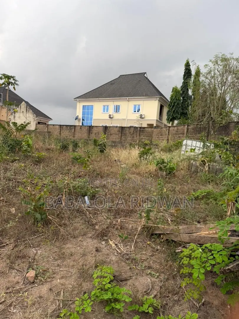 A Well Fenced Prime Residential Land Measuring 800sqm in Akala Express