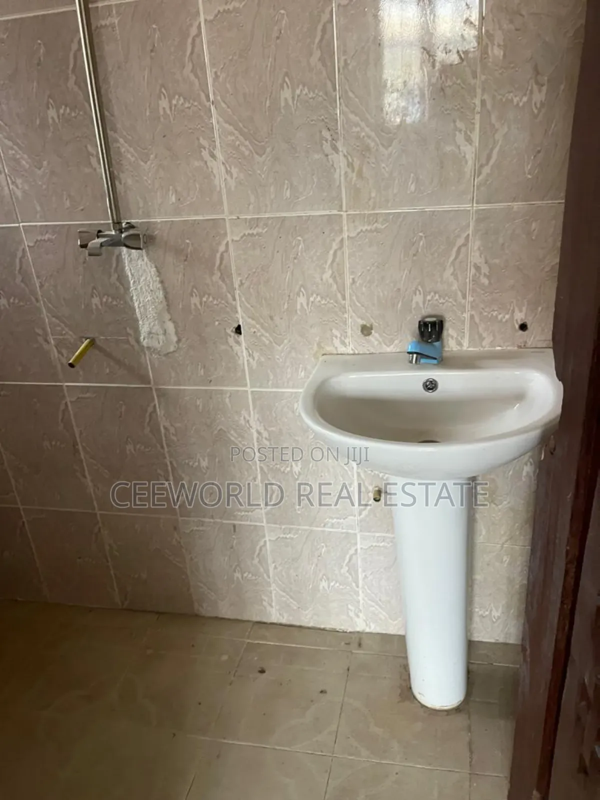 3bdrm Apartment in Festac Estate, Akobo for rent in Akobo