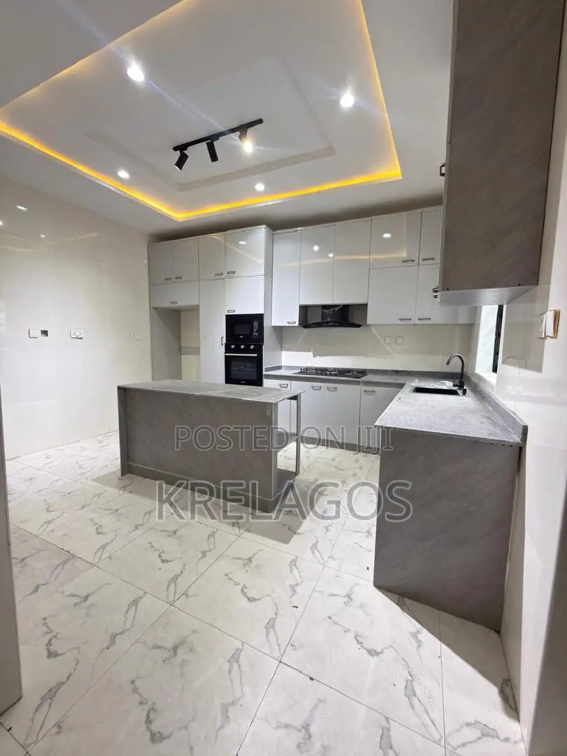 4bdrm Duplex in Ikota for sale in Ikota