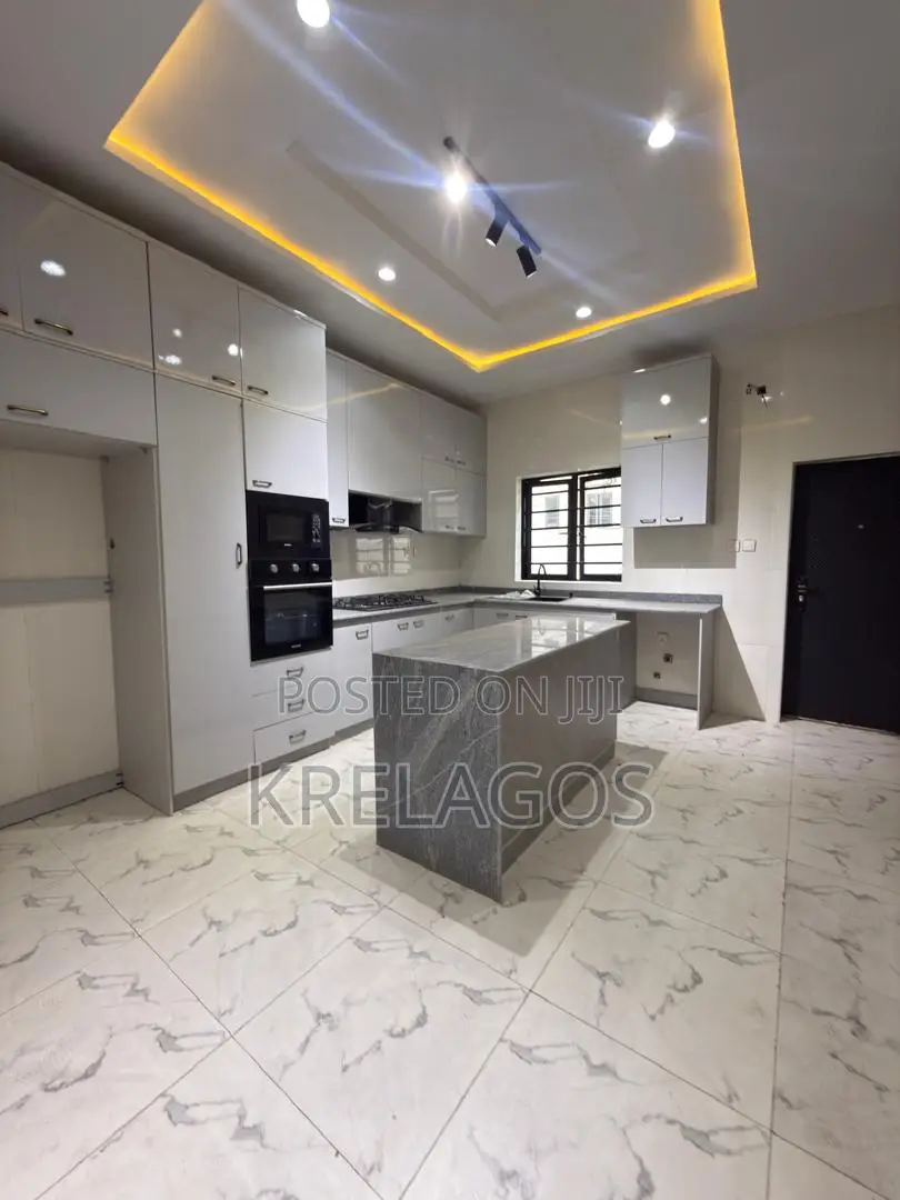 4bdrm Duplex in Ikota for sale in Ikota