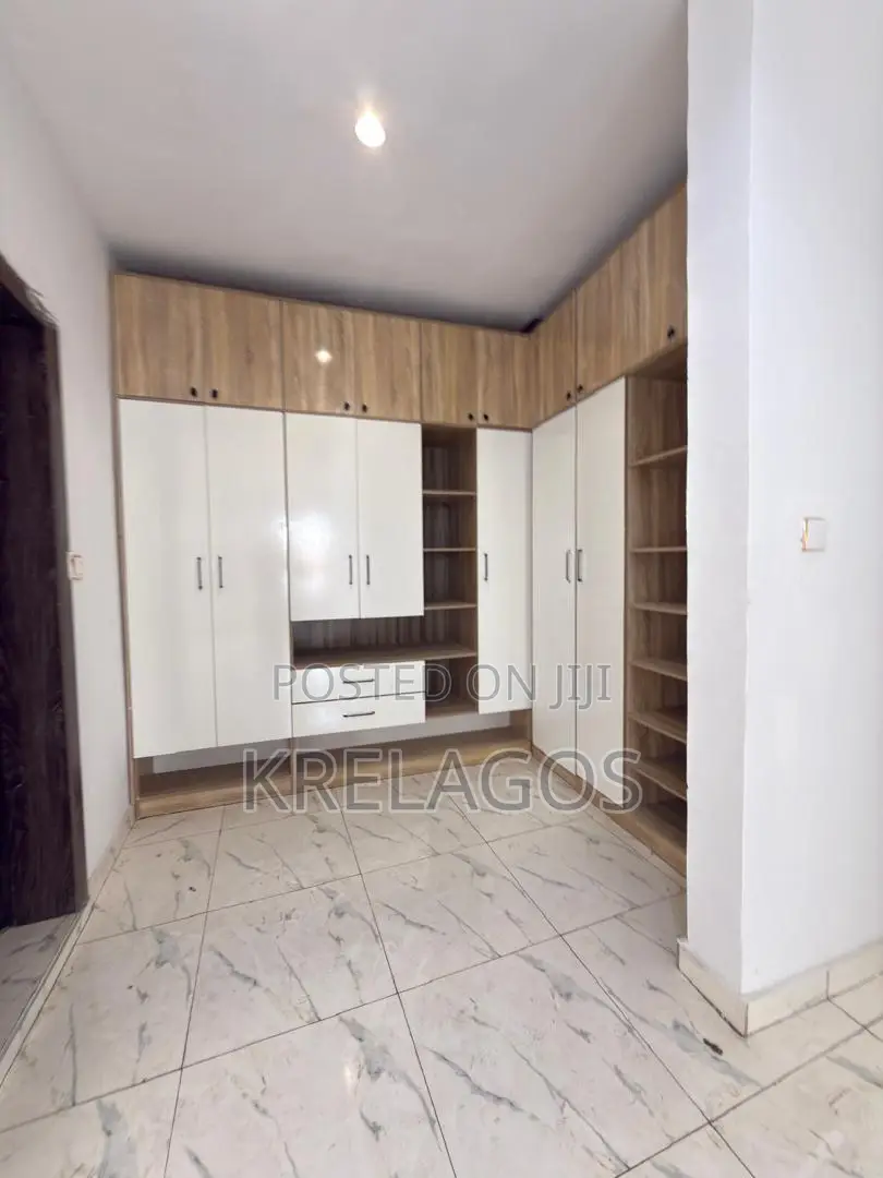 4bdrm Duplex in Ikota for sale in Ikota
