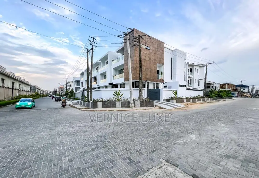 5bdrm Duplex in Lekki Phase 1 for sale in Lekki Phase 1