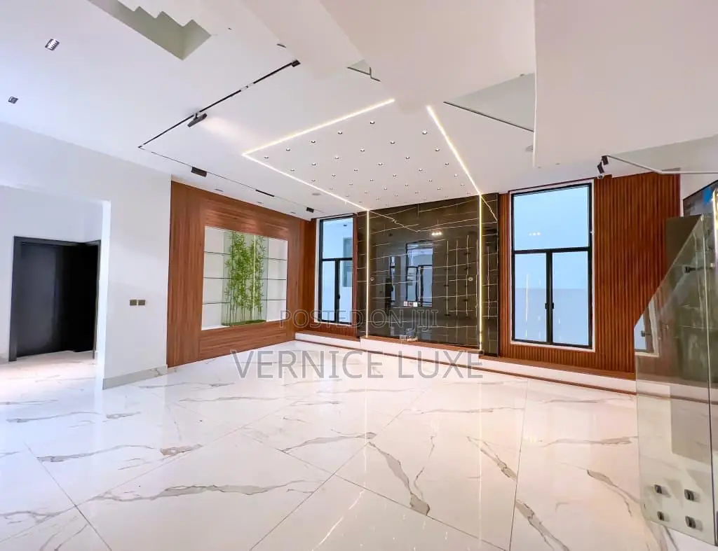 5bdrm Duplex in Lekki Phase 1 for sale in Lekki Phase 1