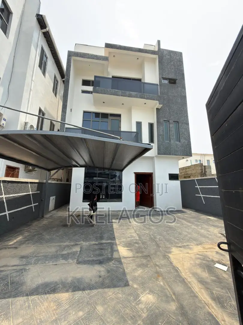 5bdrm Duplex in Ikota for sale in Ikota