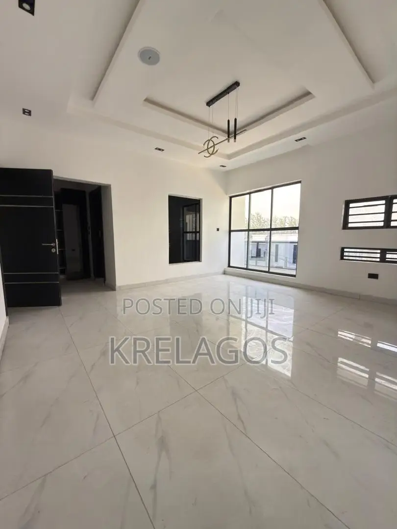 5bdrm Duplex in Ikota for sale in Ikota