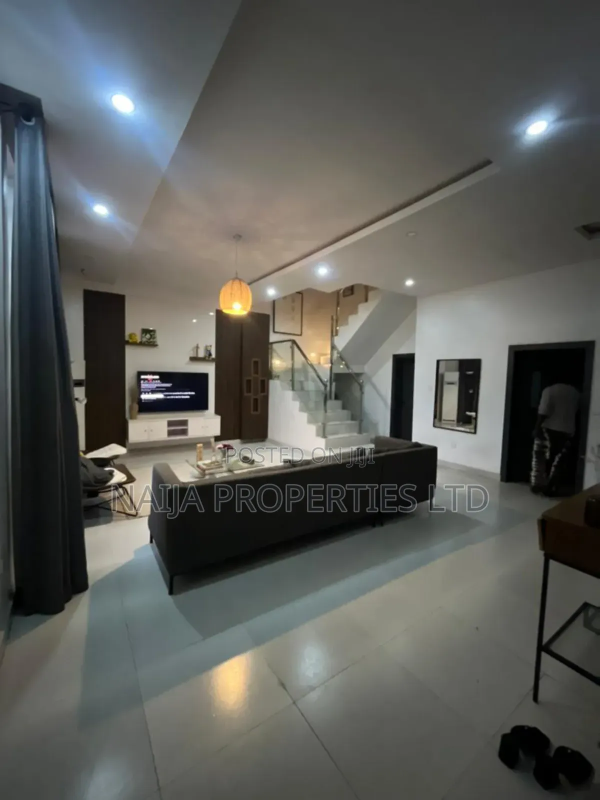 4bdrm Duplex in Idado for rent in Idado