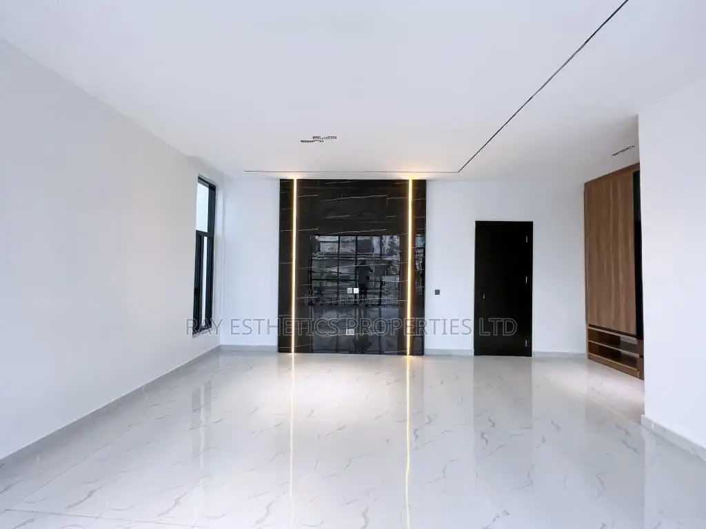 5bdrm House in Lekki Phase 1 for sale in Lekki Phase 1