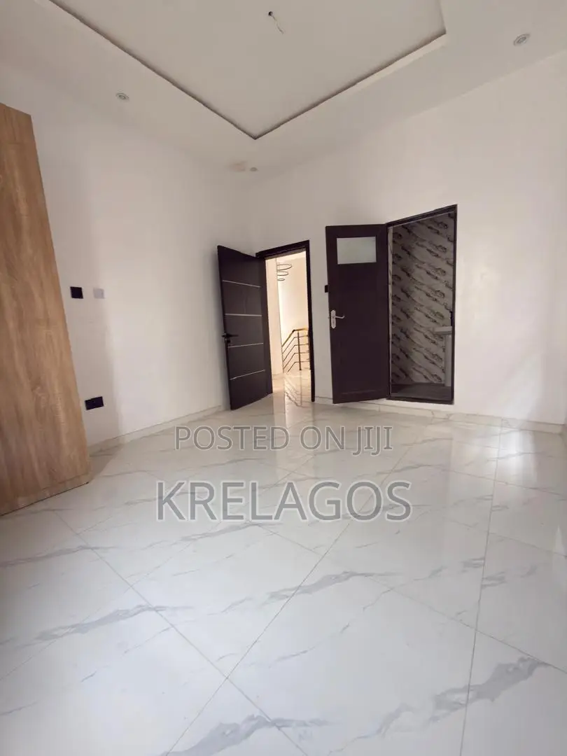 4bdrm Duplex in Ikota for sale in Ikota