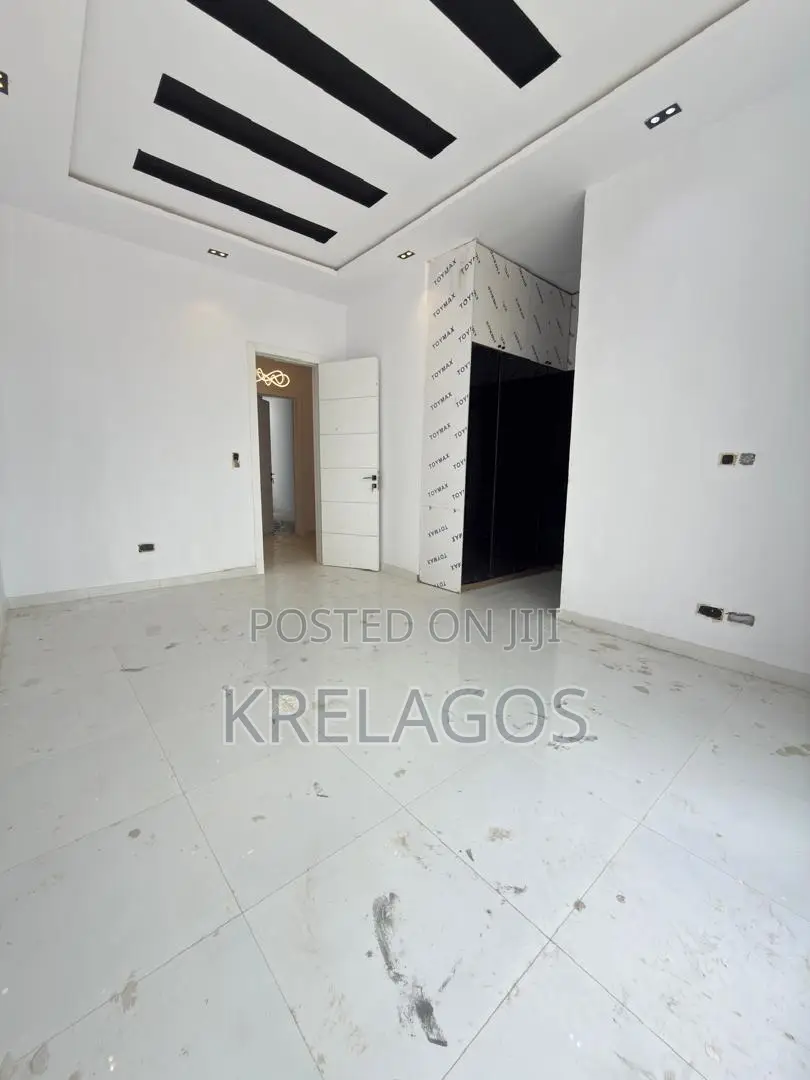3bdrm Duplex in Ikota for sale in Ikota