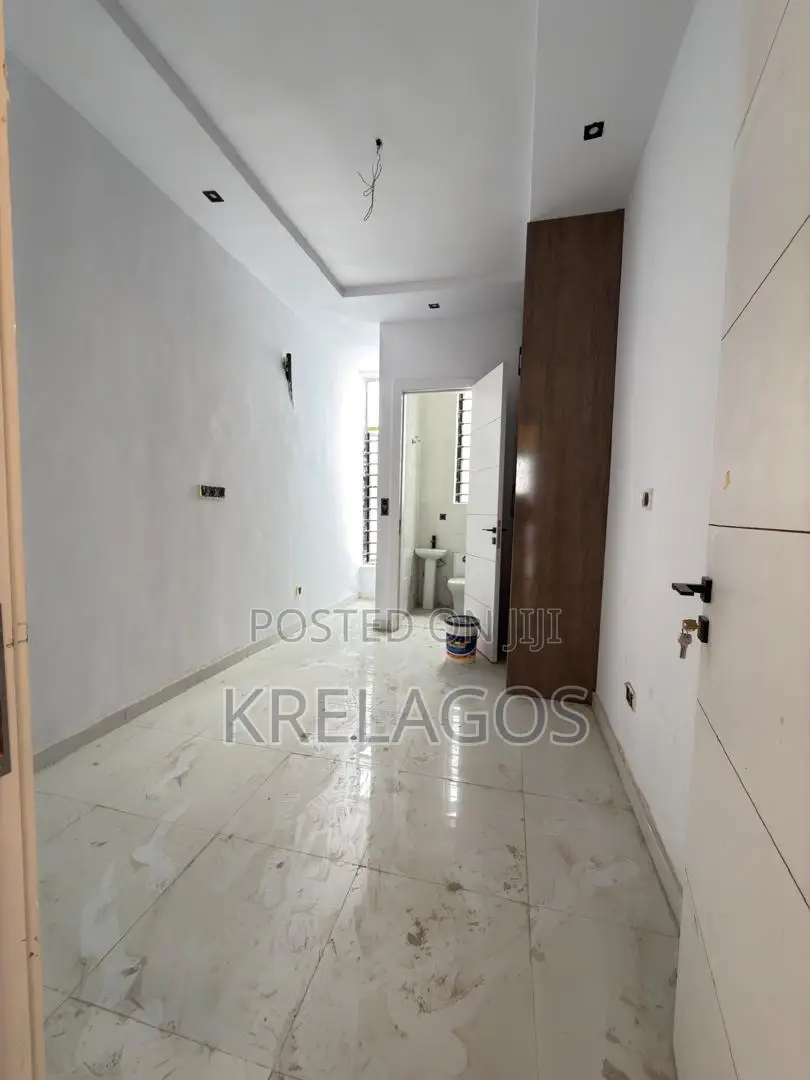 3bdrm Duplex in Ikota for sale in Ikota