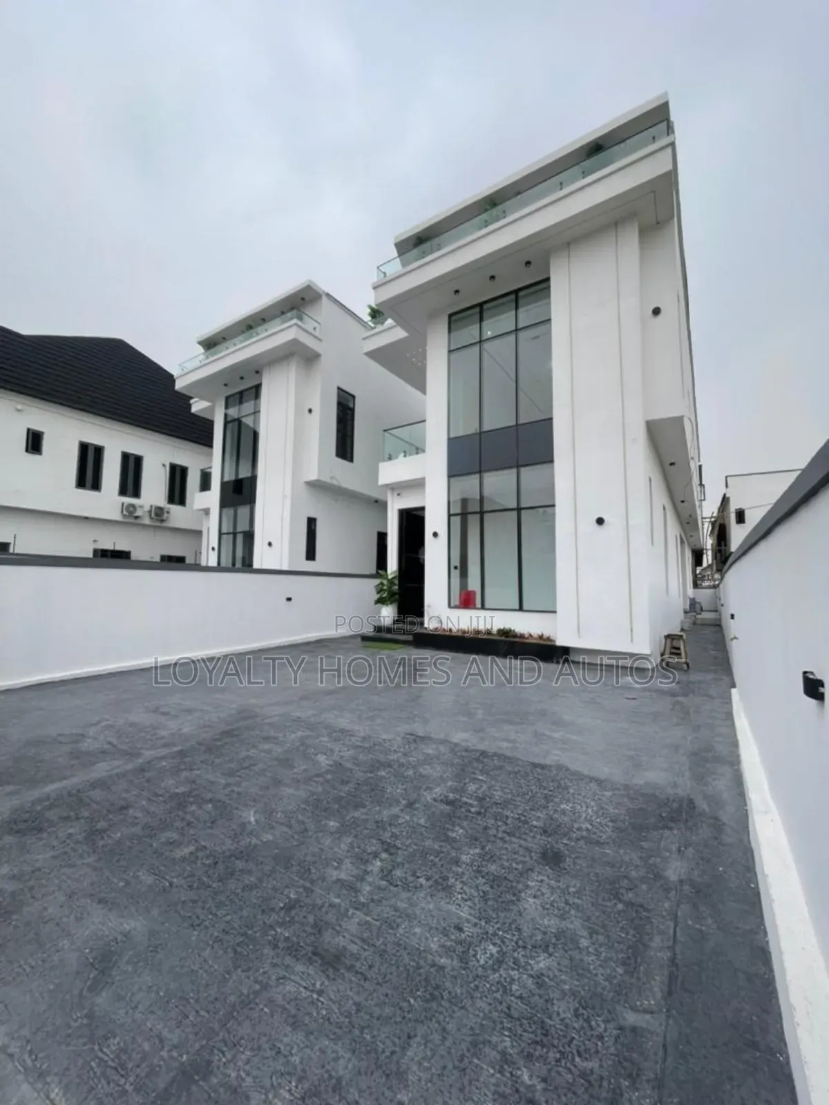 5bdrm Duplex in Lekki for sale in Lekki