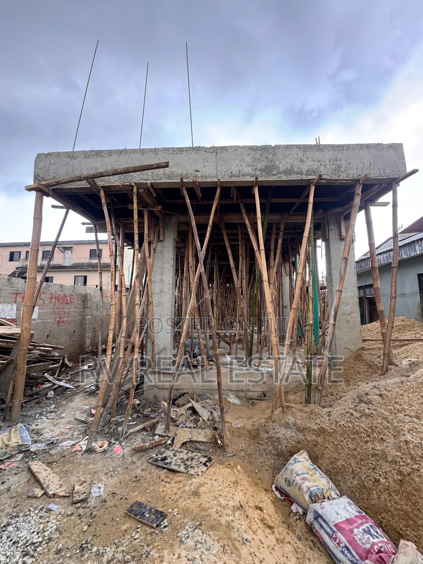 1bdrm Apartment in Abule-Ijesha for sale in Abule-Ijesha
