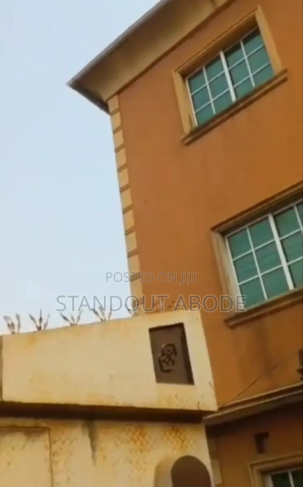 3bdrm Block of Flats in Good Location, Abaranje for sale in Abaranje