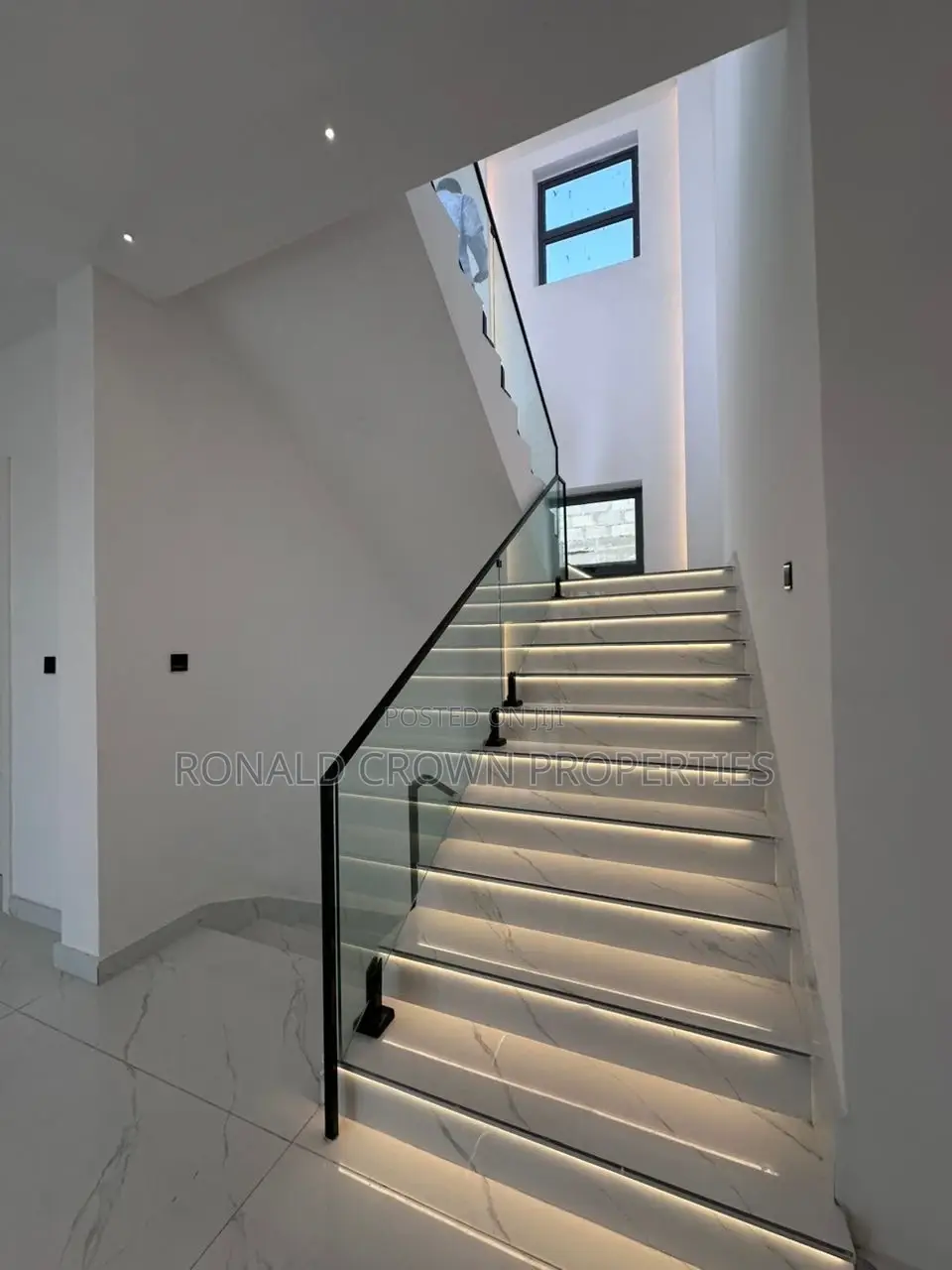 5bdrm Duplex in Ikota for sale in Ikota