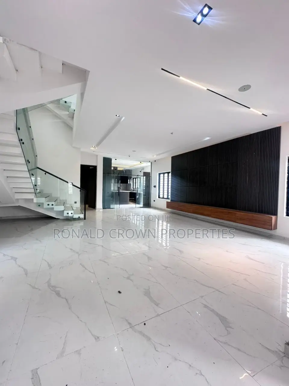 5bdrm House in Ikota for sale in Ikota