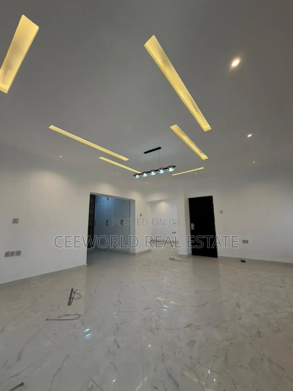 5bdrm Duplex in Olapade Agoro for sale in Oluyole Estate