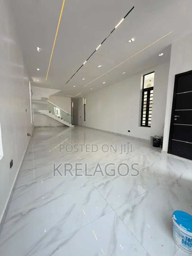 5bdrm Duplex in Ikota for sale in Ikota