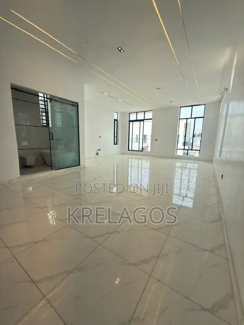 5bdrm Duplex in Ikota for sale in Ikota