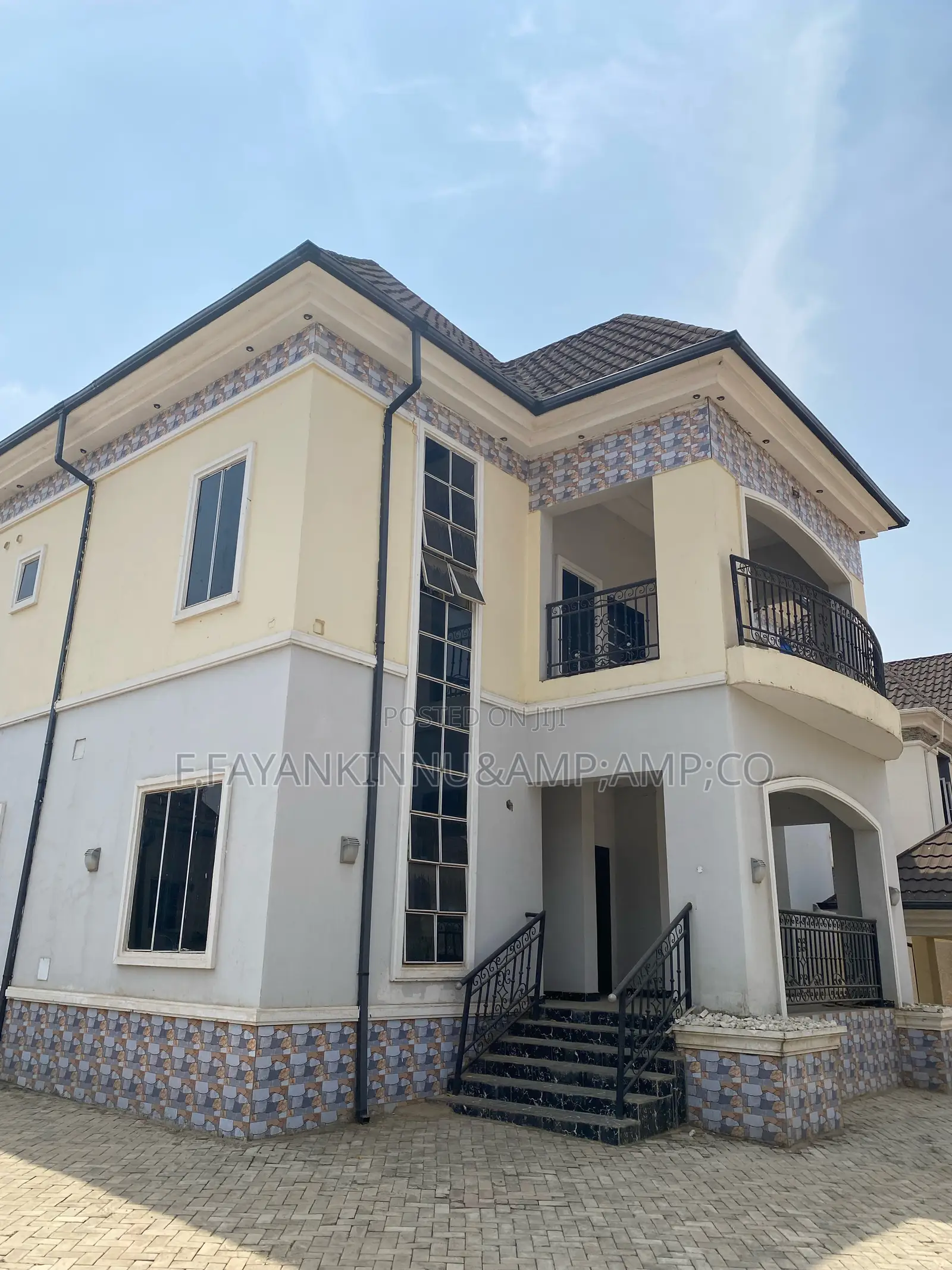 5bdrm Duplex in Lugbe District for rent in Lugbe District