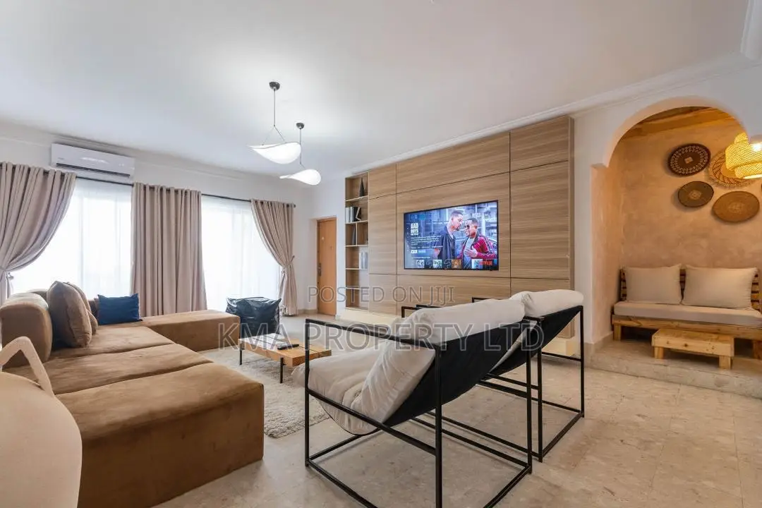Luxurious 3/4 Bedroom Waterfront Apartment With Snooker Pool Gym in Lekki Phase 1