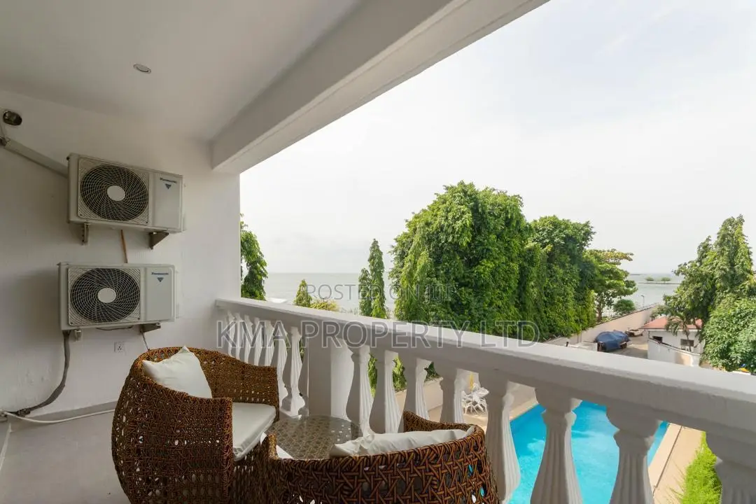 Luxurious 3/4 Bedroom Waterfront Apartment With Snooker Pool Gym in Lekki Phase 1