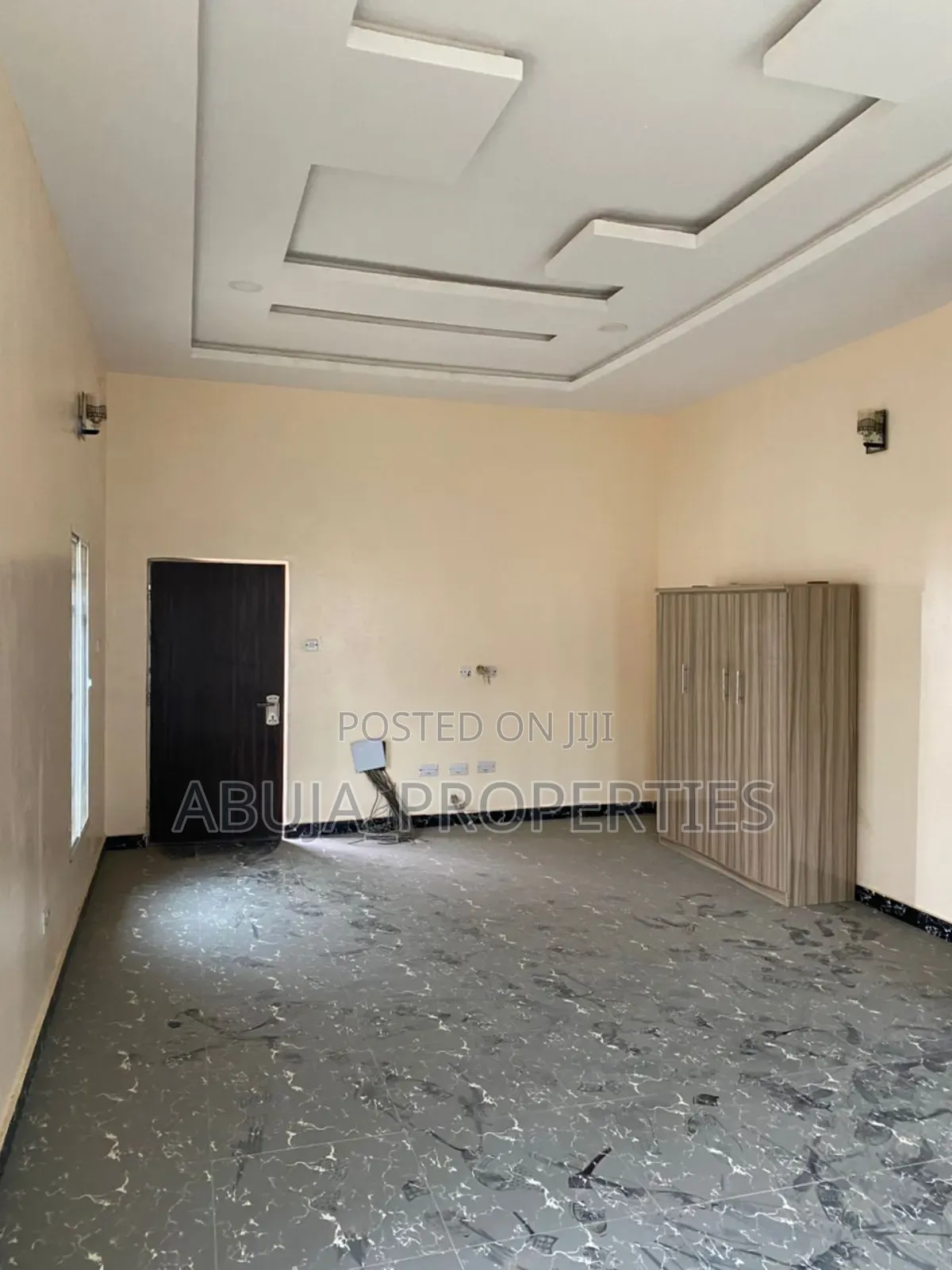 5bdrm Duplex in In A Secured Estate, Lugbe District for rent in Lugbe District