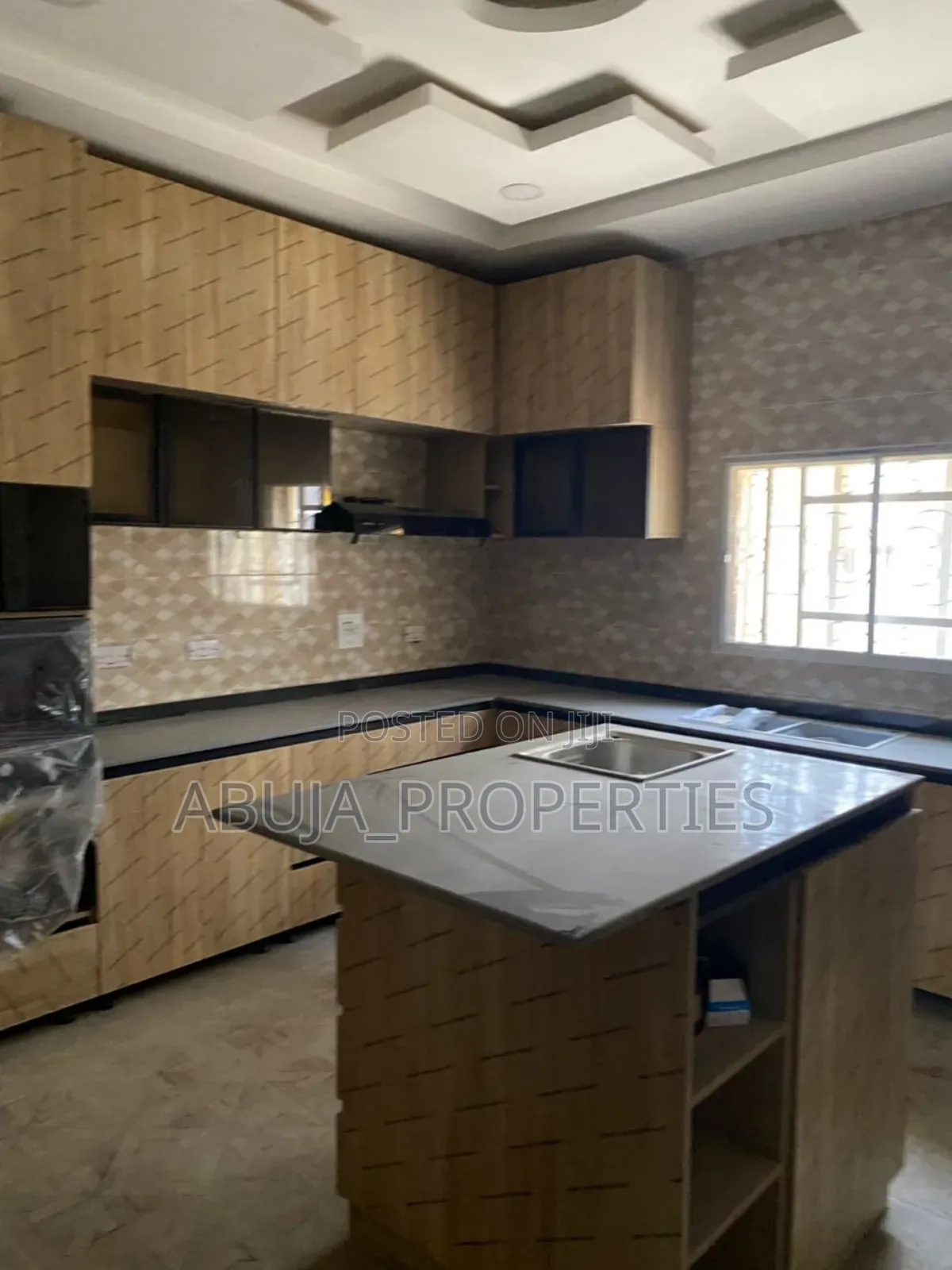 5bdrm Duplex in In A Secured Estate, Lugbe District for rent in Lugbe District