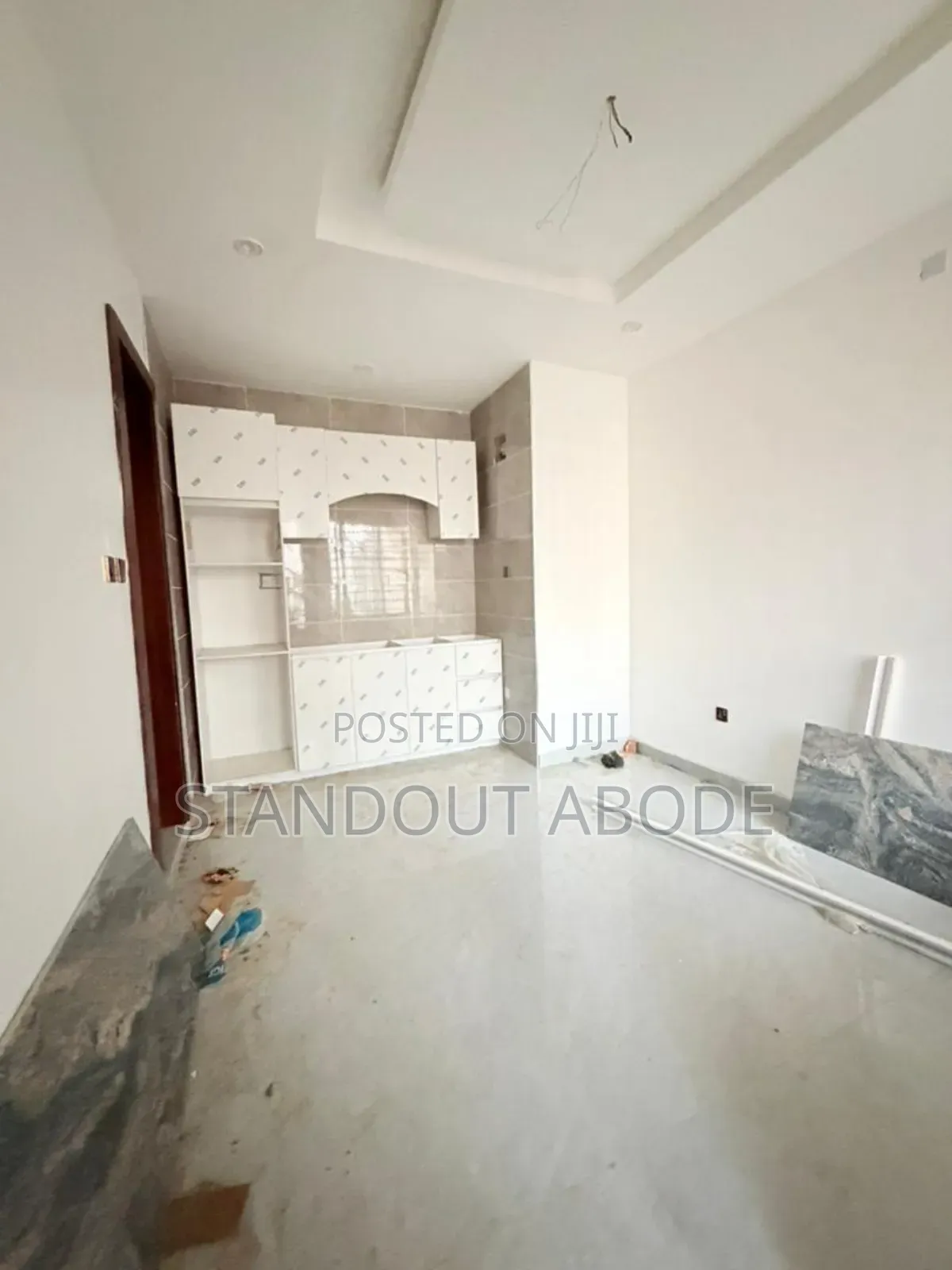 2bdrm Apartment in In An Estate, Surulere for sale in Surulere