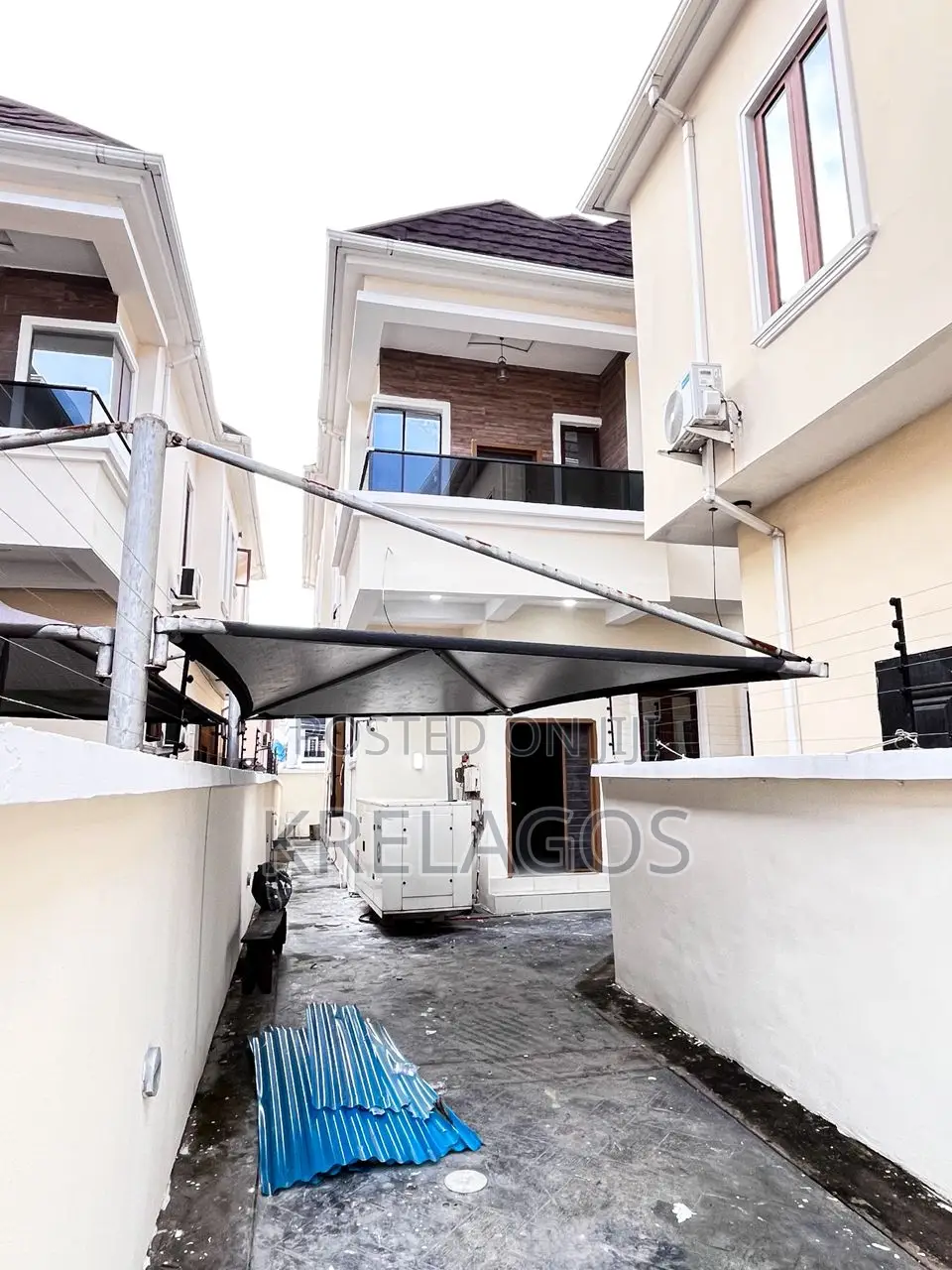 4bdrm Duplex in Ikota for sale in Ikota