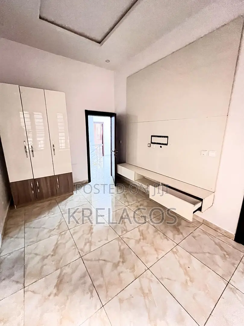 4bdrm Duplex in Ikota for sale in Ikota
