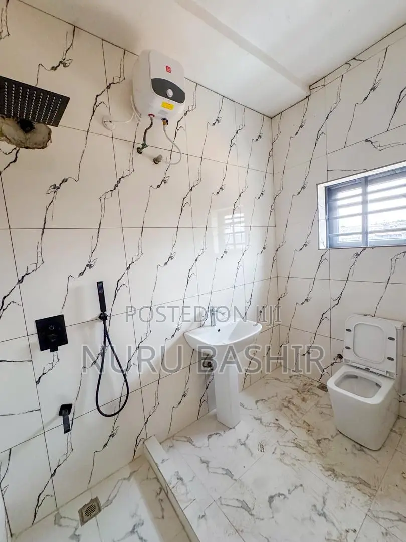 6bdrm Duplex in Felele, CHallenge / Ibadan for sale in CHallenge / Ibadan