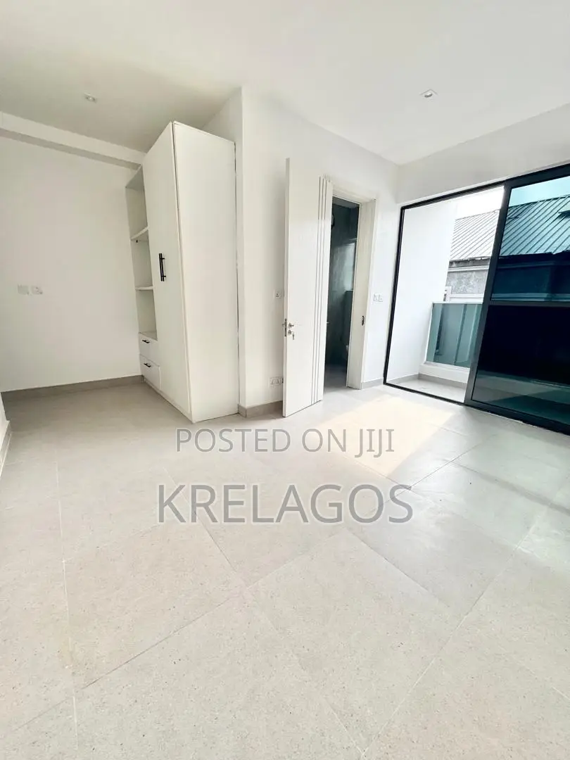 4bdrm Duplex in Ikota for sale in Ikota