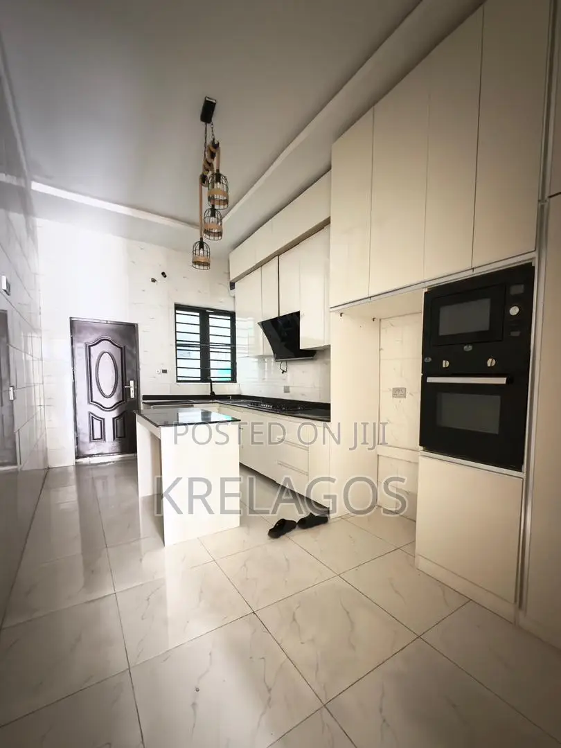 4bdrm Duplex in Ikota for sale in Ikota