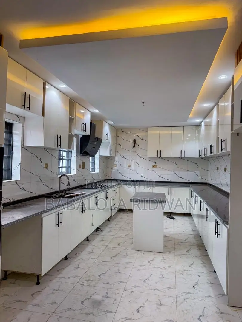6bdrm Duplex in Felele Straight, CHallenge / Ibadan for sale in CHallenge / Ibadan