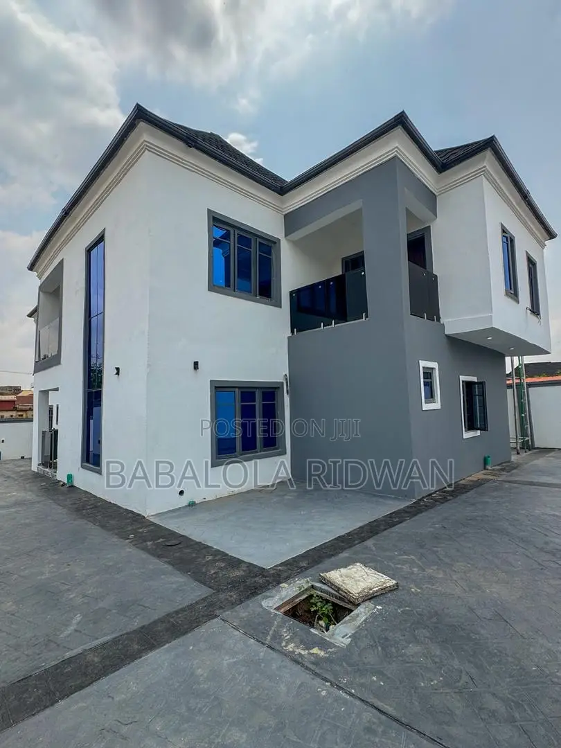 6bdrm Duplex in Felele Straight, CHallenge / Ibadan for sale in CHallenge / Ibadan