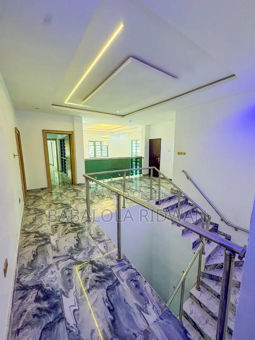 6bdrm Duplex in Felele Straight, CHallenge / Ibadan for sale in CHallenge / Ibadan