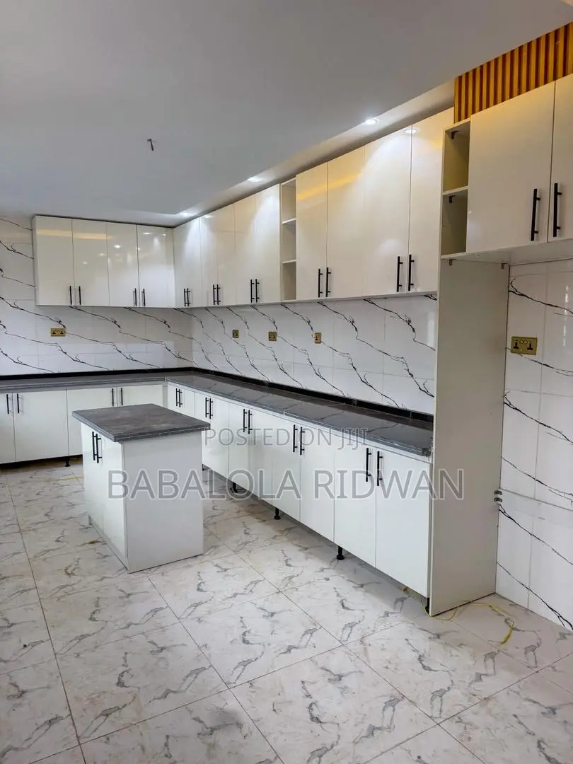 6bdrm Duplex in Felele Straight, CHallenge / Ibadan for sale in CHallenge / Ibadan