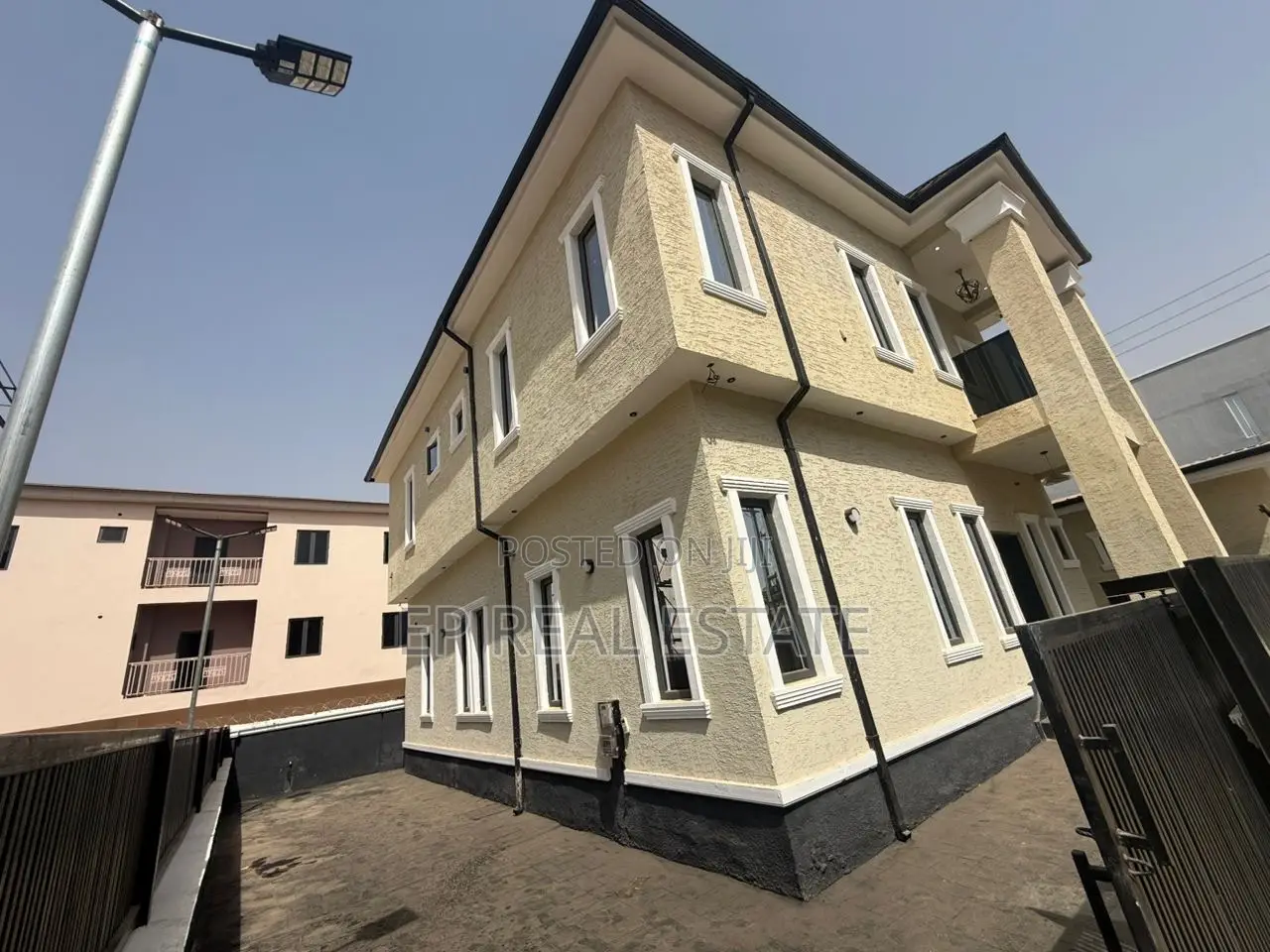 4bdrm Duplex in Gaduwa for sale in Gaduwa