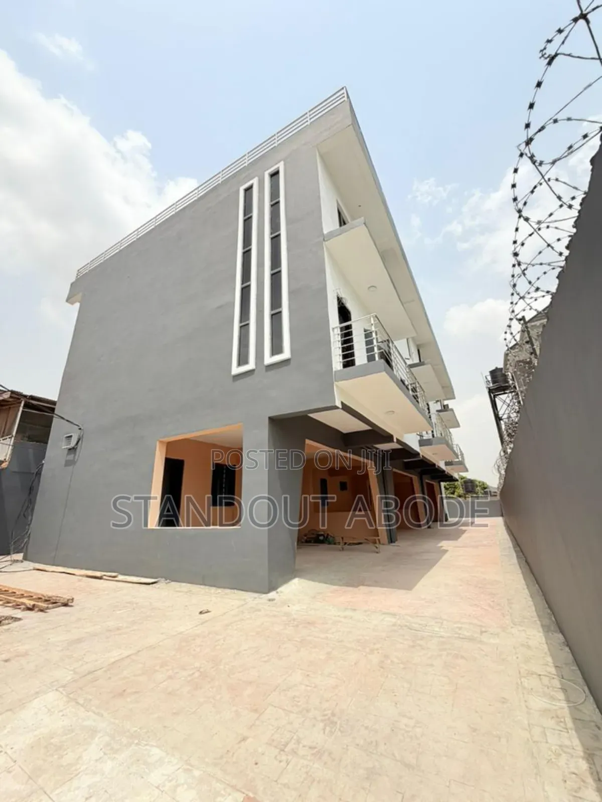 4bdrm Duplex in In A Secure Estate, Maryland for sale in Maryland