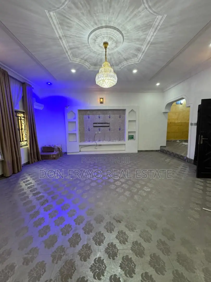 5bdrm Duplex in Kolapo Ishola Gra, Akobo for rent in Akobo