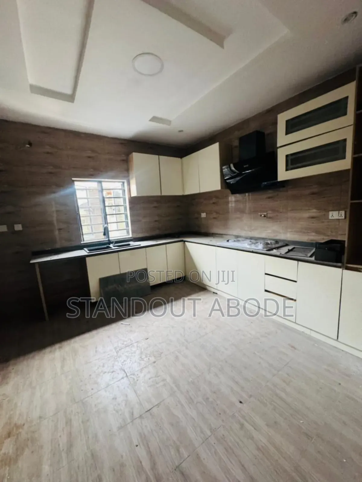 4bdrm Duplex in In A Secure Estate, Maryland for sale in Maryland