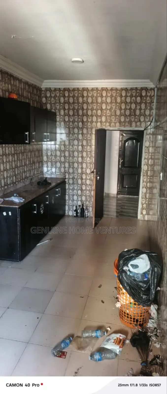 Mini Flat in Chevron for rent in Chevron