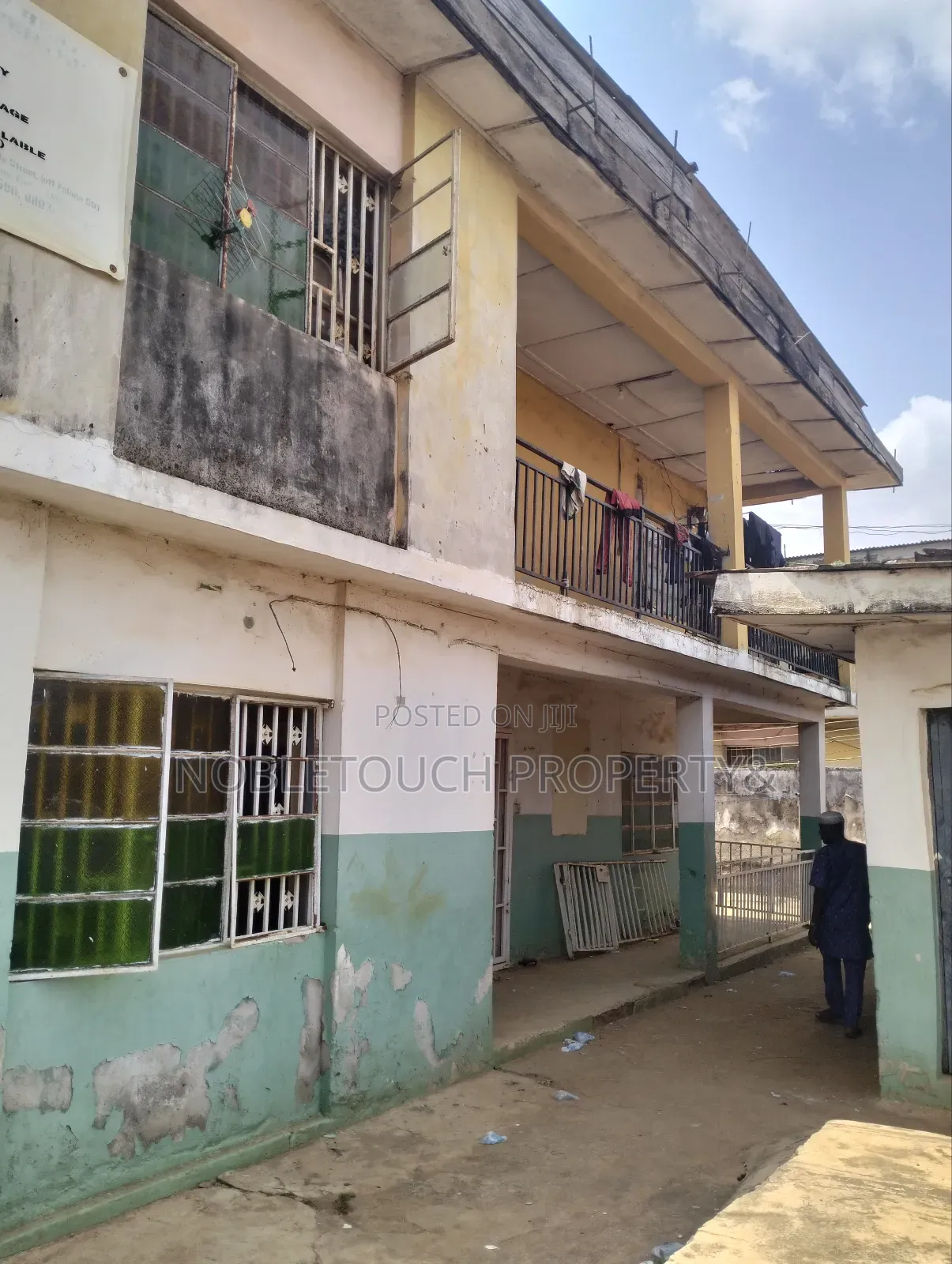 3bdrm Block of Flats in Ejigbo Lagos, Orilowo for sale in Orilowo