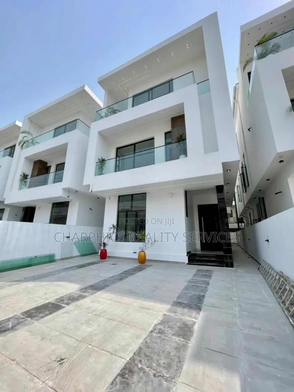 5bdrm Duplex in Lekki Phase 1 for sale in Lekki Phase 1