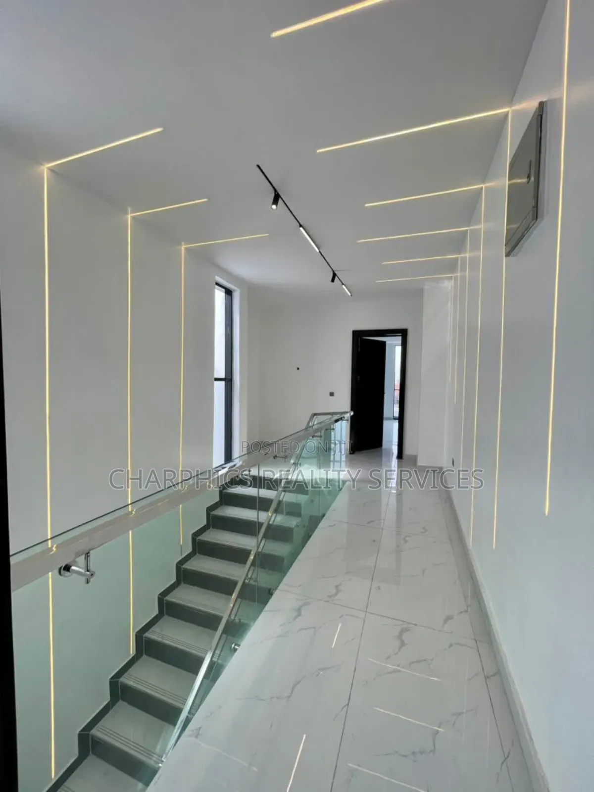 5bdrm Duplex in Lekki Phase 1 for sale in Lekki Phase 1